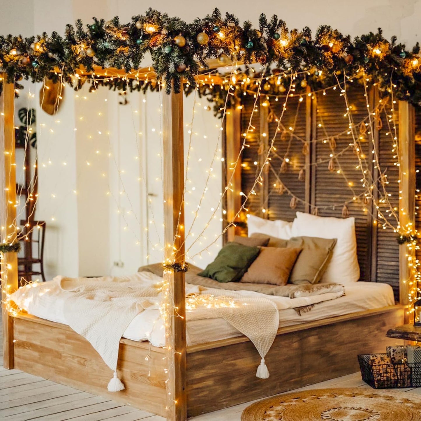 600 LED Christmas Curtain Lights Outdoor. 9.5x19.6ft Christmas String Lights Plug in with Remote. 8 Modes Wall Hanging Lights for Bedroom Party Backdrop Wedding Christmas Decor. Warm White