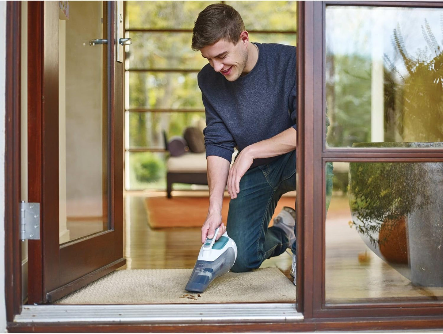 dustbuster Cordless Handheld Vacuum. Home and Car Vacuum (HHVI315JO42)