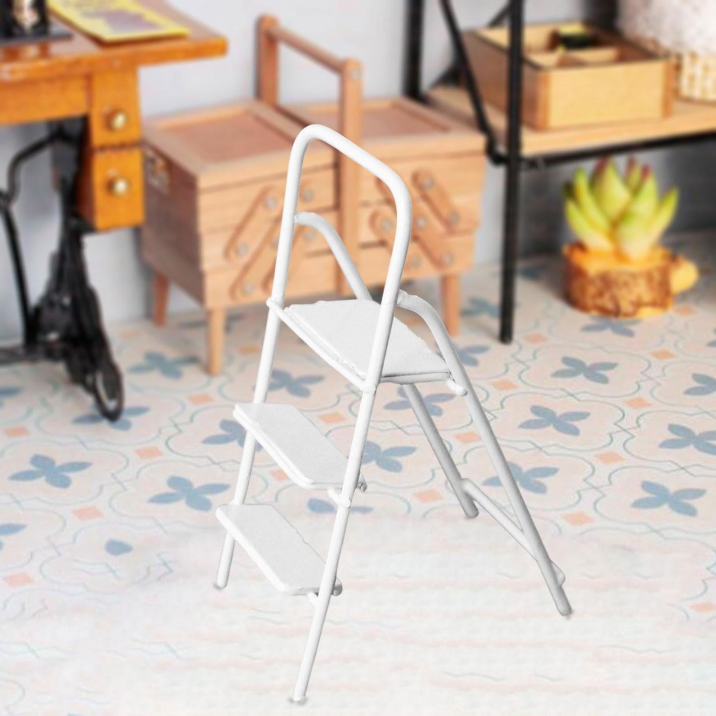 1:12 Miniature Ladder with Wide Pedal 1/12 Mini 3 Step Ladder for Yard Decor White